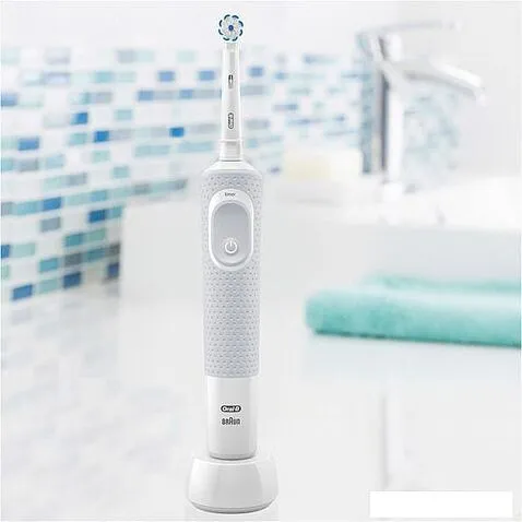 Электрическая зубная щетка Oral-B Vitality 100 Sensi White D100.413.1 (белый)