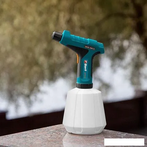 Аккумуляторный опрыскиватель Bort BFP-36-Li