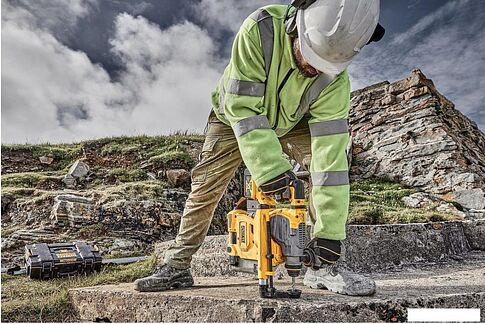 Перфоратор DeWalt DCH283P2-QW (с 2-мя АКБ, кейс)