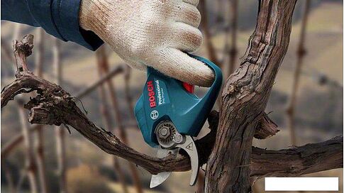 Секатор Bosch Pro Pruner Professional 06019K1021 (с 2-мя АКБ)