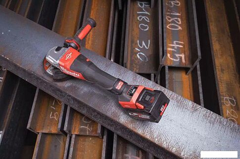 Угловая шлифмашина Milwaukee M18 FHSAGO125VXPDB2-802X 4933493420 (с 2-мя АКБ, кейс)