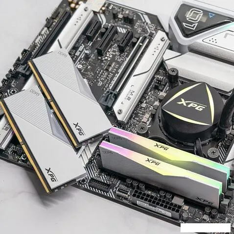 Оперативная память ADATA XPG Lancer RGB 2x16ГБ DDR5 6800 МГц AX5U6800C3416G-DCLARWH