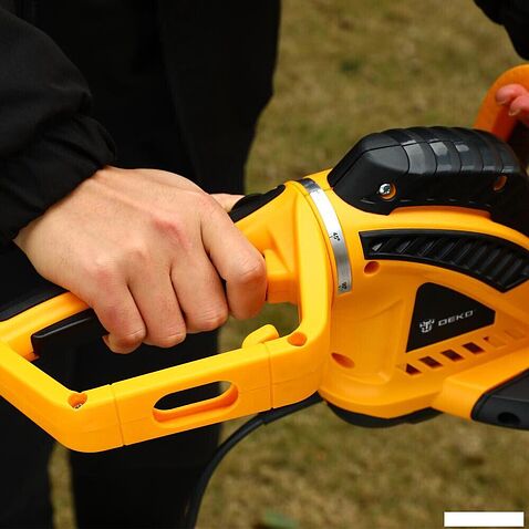 Кусторез Deko DKBC950 085-2041