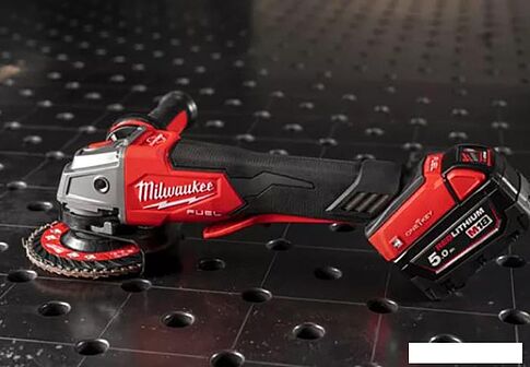 Угловая шлифмашина Milwaukee M18 ONEFSAG 125XPDB-502X Fuel 4933478435 (с 2-мя АКБ)