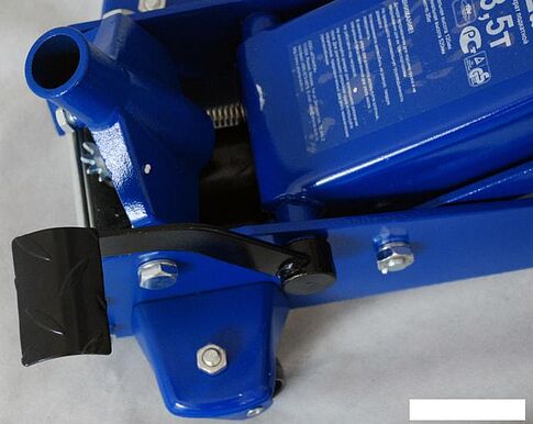 Подкатной домкрат AE&T T31203 3.5т