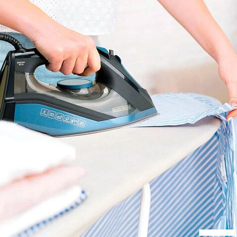 Утюг Black & Decker BXIR2801E