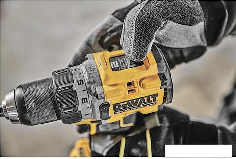 Дрель-шуруповерт DeWalt DCD800P2T (с 2-мя АКБ, кейс)