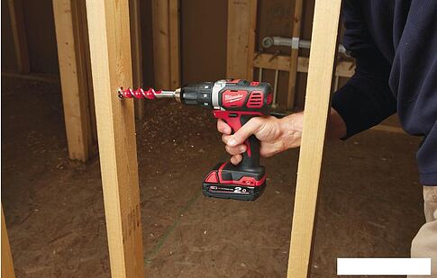 Дрель-шуруповерт Milwaukee M18 BDD-202C [4933443555]