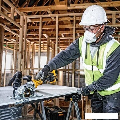 Дисковая (циркулярная) пила DeWalt DCS571N-XJ (без АКБ)