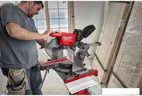 Торцовочная пила Milwaukee M18 FMS305-121-II 4933499181 (с 1-им АКБ)