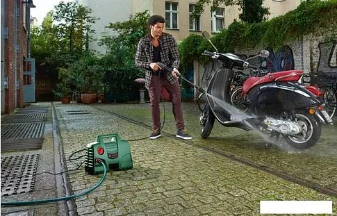 Мойка высокого давления Bosch EasyAquatak 100 Long Lance 06008A7E01