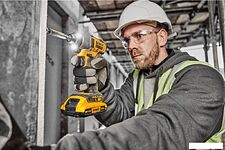 Винтоверт DeWalt DCF840D2T (с 2-мя АКБ, кейс)