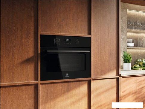 Микроволновая печь Electrolux LVM6E46Z