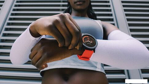 Умные часы CMF Watch 3 Pro (черный, оранжевый силиконовый ремешок)