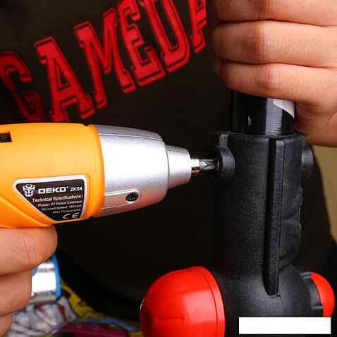 Электроотвертка Deko ZKS4 SET 10 063-4113