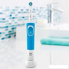 Электрическая зубная щетка Oral-B Vitality CrossAction D100.413.1 (голубой) Электрическая зубная щетка Oral-B Vitality CrossAction D100.413.1 (голубой)