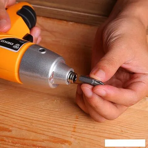 Электроотвертка Deko ZKS4 SET 10 063-4113