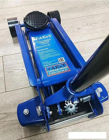 Подкатной домкрат AE&T T31101A 3т