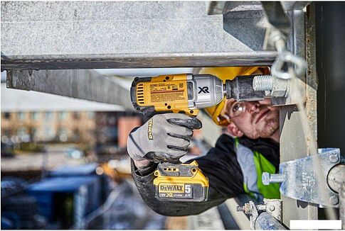 Гайковерт DeWalt DCF897P2T (с 2-мя АКБ, кейс)