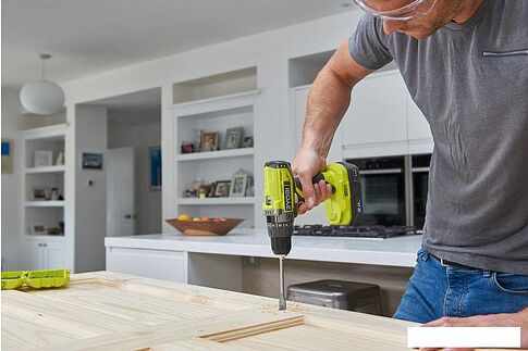 Ударный шуруповерт Ryobi R18PD2-220S 5133004459 (с 2-мя АКБ, сумка)