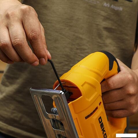 Электролобзик Deko JS550DK 084-1101