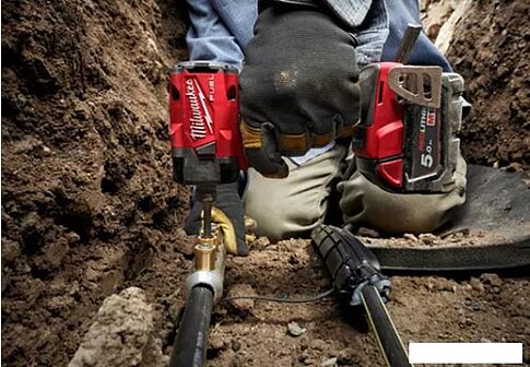 Гайковерт Milwaukee M18 FIW2F38-0X 4933478650 (без АКБ, кейс)