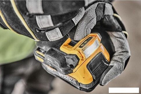 Дрель-шуруповерт DeWalt DCD800E2T (с 2-мя АКБ, кейс)