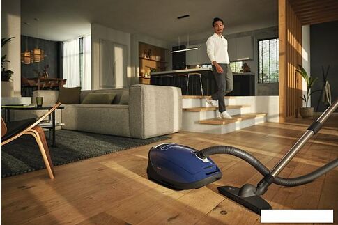 Пылесос Miele Complete C3 Parquet SGSF5 (синий)