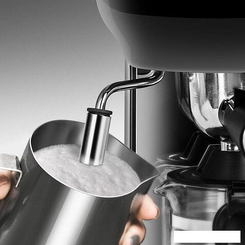 Рожковая бойлерная кофеварка Redmond RCM-1521