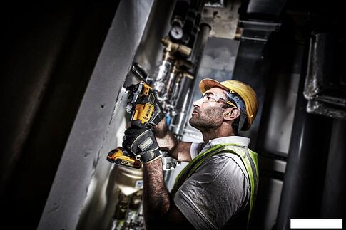 Реноватор DeWalt DCS356NT (без АКБ, кейс)