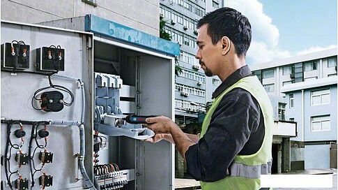 Электроотвертка Bosch Go Professional 06019H2103 (с АКБ, кейс)