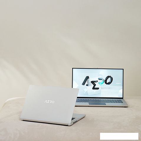 Игровой ноутбук Gigabyte Aero 17 XE5 XE5-73RU744HP