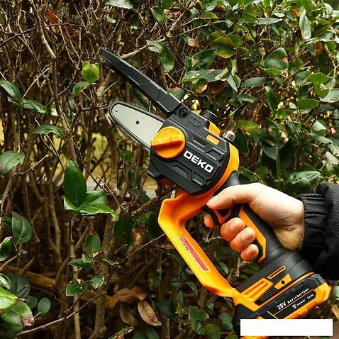 Аккумуляторная пила Deko DKCHS 20-4 063-4480 (с 1-им АКБ)