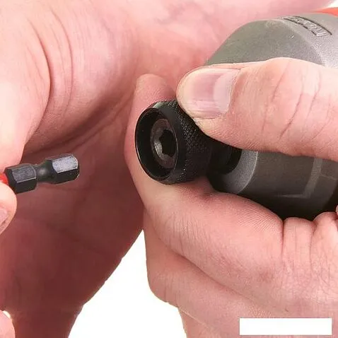 Milwaukee M18 CBLPP2B-402C 4933464593 (шуруповерт, винтоверт, 2 АКБ, кейс)