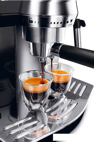 Рожковая кофеварка DeLonghi EC 820.B