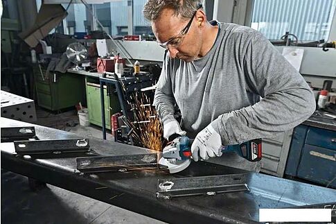 Угловая шлифмашина Bosch GWS 18V-10 Professional 06019J4003 (без АКБ, кейс)