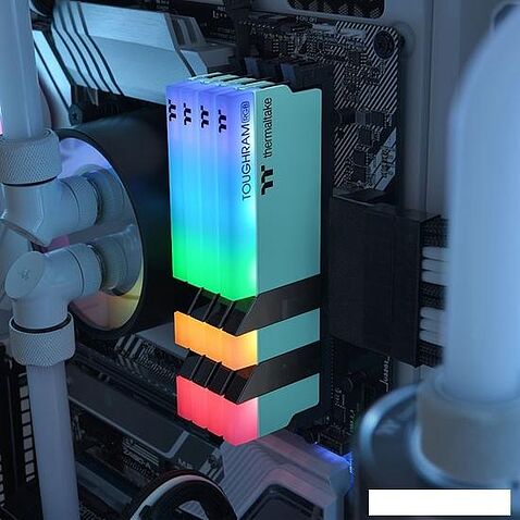 Оперативная память Thermaltake ToughRam RGB 2x8ГБ DDR4 3600 МГц RG27D408GX2-3600C18A