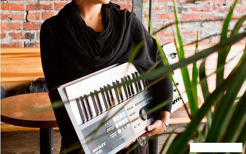 Синтезатор Roland Juno-DS61