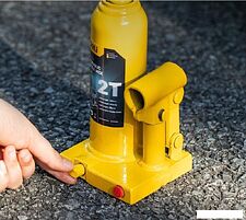 Бутылочный домкрат Deli DQ71002 2т