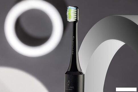 Электрическая зубная щетка Revyline RL 040 Black Rabbit Special Edition (черный)