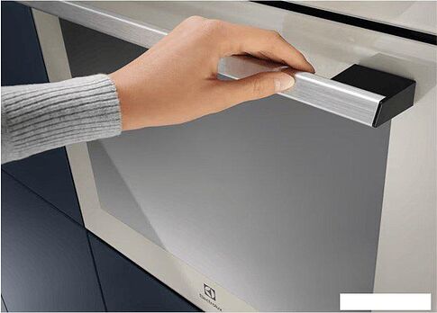 Электрический духовой шкаф Electrolux LOE7F31S