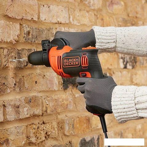 Ударная дрель Black & Decker BEH710