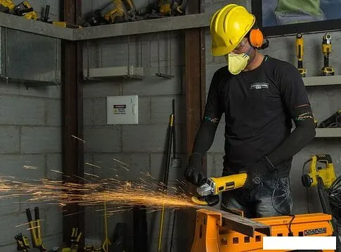 Угловая шлифмашина DeWalt DWE4119