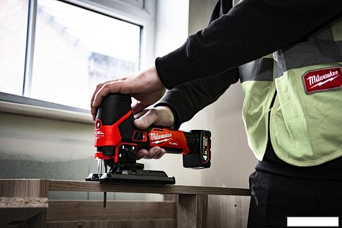 Электролобзик Milwaukee M12 FJS-0X Fuel 4933493347 (без АКБ, кейс)