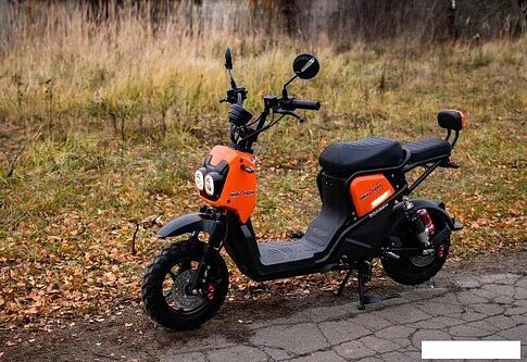 Электроскутер AVM.Plus Zoomer (оранжевый)