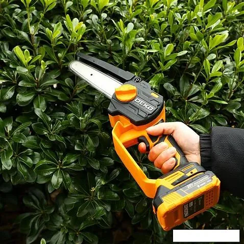 Аккумуляторная пила Deko DKCHS 20-6 (с 2-мя АКБ, кейс, инструмент)