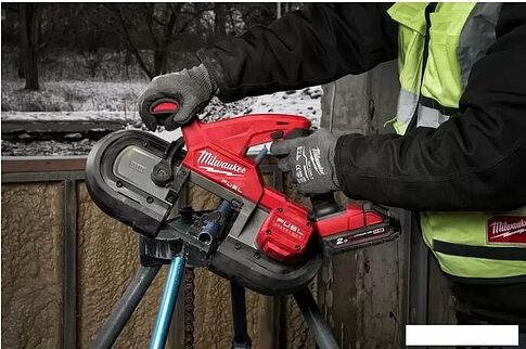 Ленточная пила Milwaukee Fuel M18 FBS85-202C 4933471497 (с 2-мя АКБ, кейс)