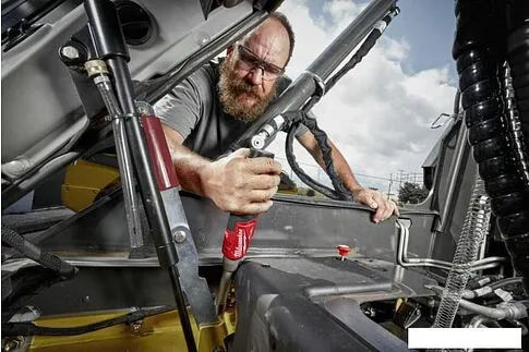 Трещотка Milwaukee M12 FUEL M12FHIR14LR-0 4933480790 (без АКБ)