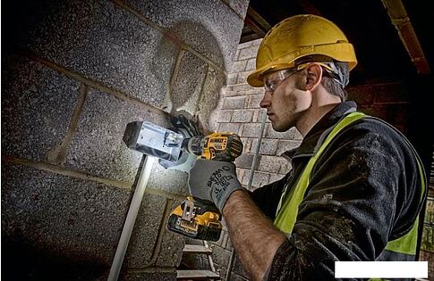 Ударная дрель-шуруповерт DeWalt DCD796E2T (с 2-мя АКБ, кейс)