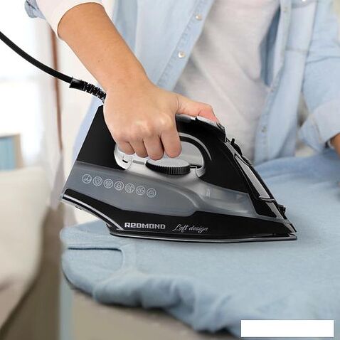 Утюг Redmond RI-C292